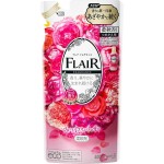 KAO Flair Fragrance (Сладкий цветок) Кондиционер-смягчитель для белья с антибактериальным эффектом, с ароматом букета роз и сандала, 400 мл.